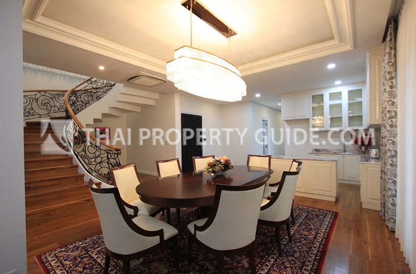 House with Private Pool in Sukhumvit 